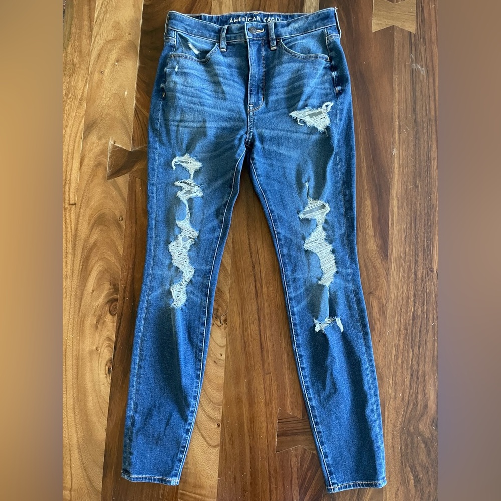 American Eagle the dream jean distressed skinny jean size 6